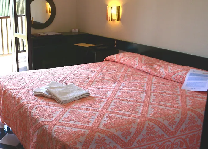 カラボナ ホテル 4*