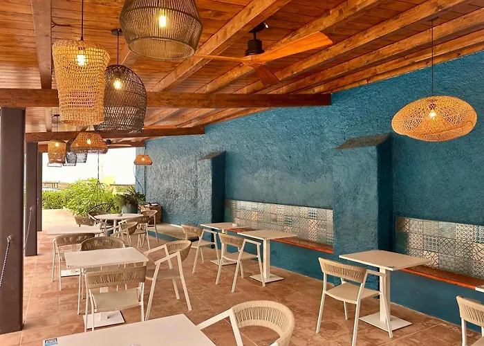 カラボナ ホテル 4*