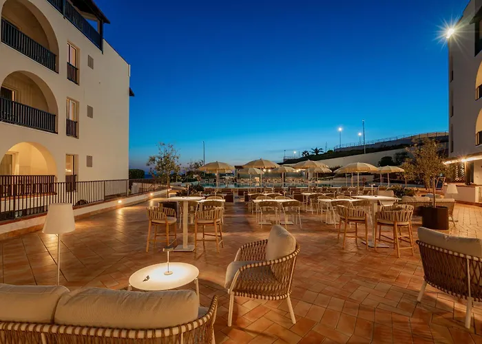 カラボナ ホテル 4*