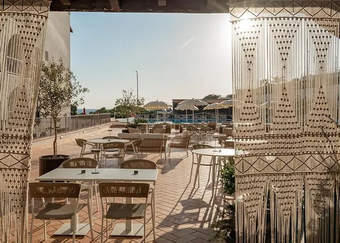 カラボナ ホテル 4*